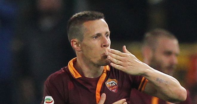 Rodrigo Taddei celebrates scoring for Roma