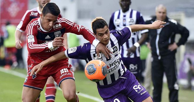 Corentin Tolisso tangles with Wissam Ben Yedder