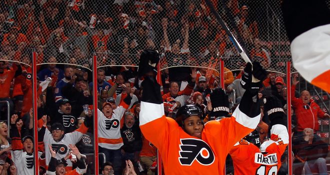 Wayne Simmonds celebrates his hat-trick for the Philadelphia Flyers