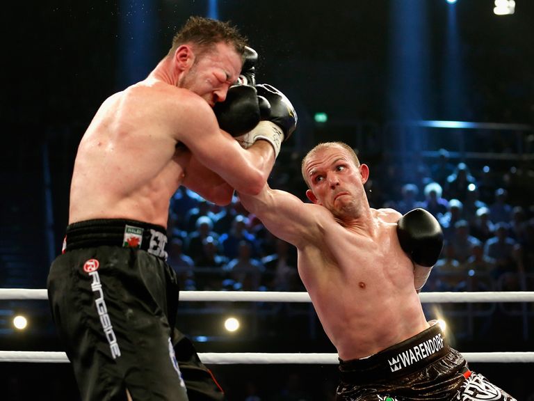 Maccarinelli's bid was stopped as his eye began to swell