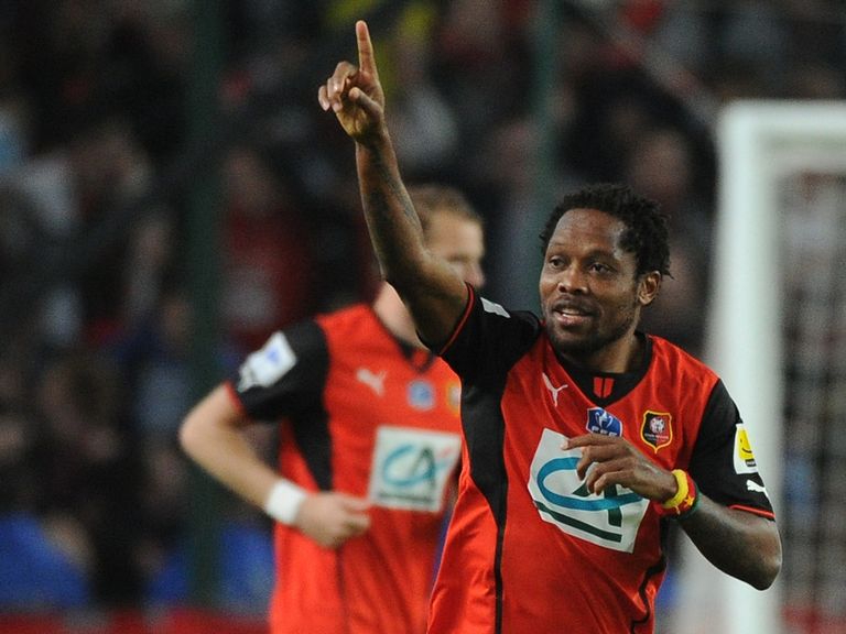 Jean Makoun celebrates his goal for Rennes