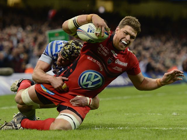 Juan Smith goes in for a Toulon try