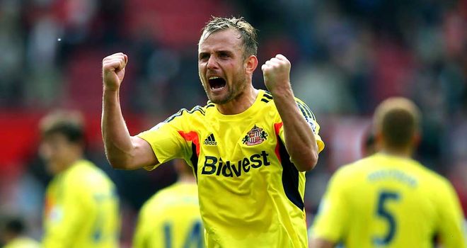Lee Cattermole celebrates after Sunderland's crucial 1-0 victory at Manchester United