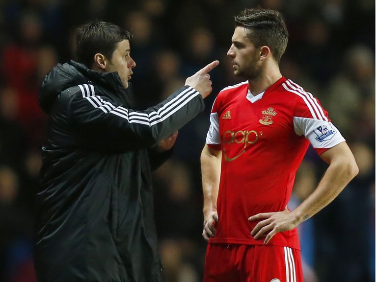 Southampton boss Mauricio Pochettino talks with Jay Rodriguez