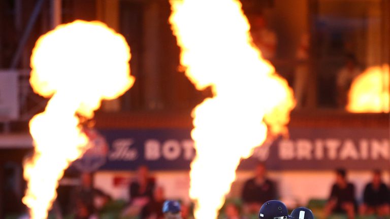 Ryan ten Doeschate and Ravi Bopara: Produced a century stand to see Essex home