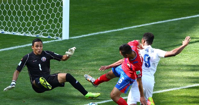 Daniel Sturridge: Challenged by Oscar Duarte
