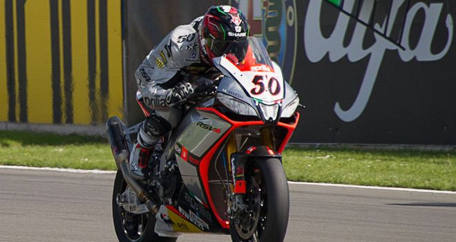 Sylvain Guintoli pips Tom Sykes to pole in Malaysia