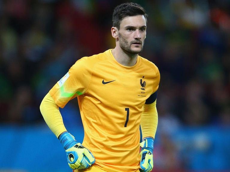 Hugo Lloris: Tottenham goalkeeper expects to stay put