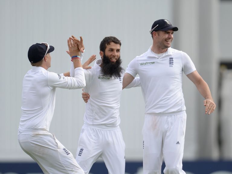 Moeen Ali celebrates the wicket of Lahiru Thirimanne