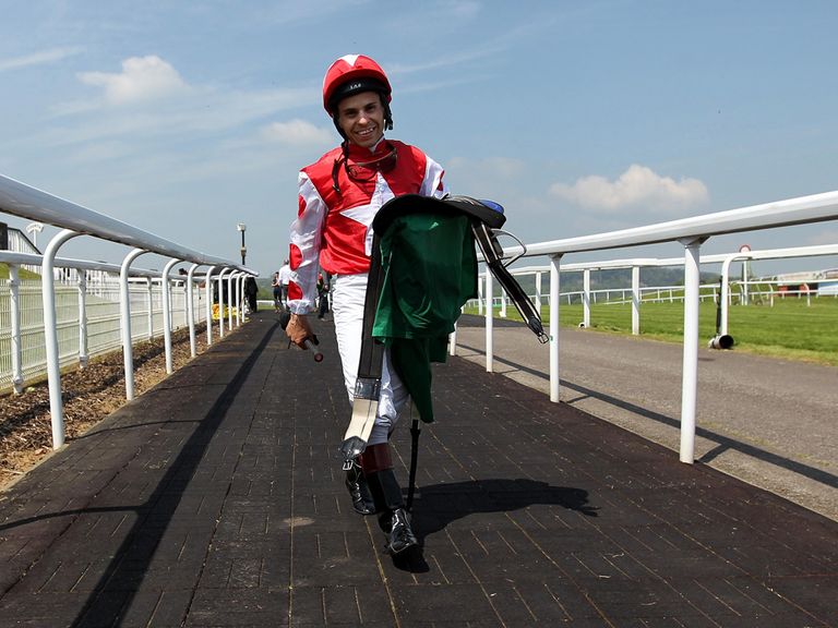 http://e2.365dm.com/14/06/768x576/racing-chepstow-jockey-raul-da-silva_3161892.jpg?20140621185853