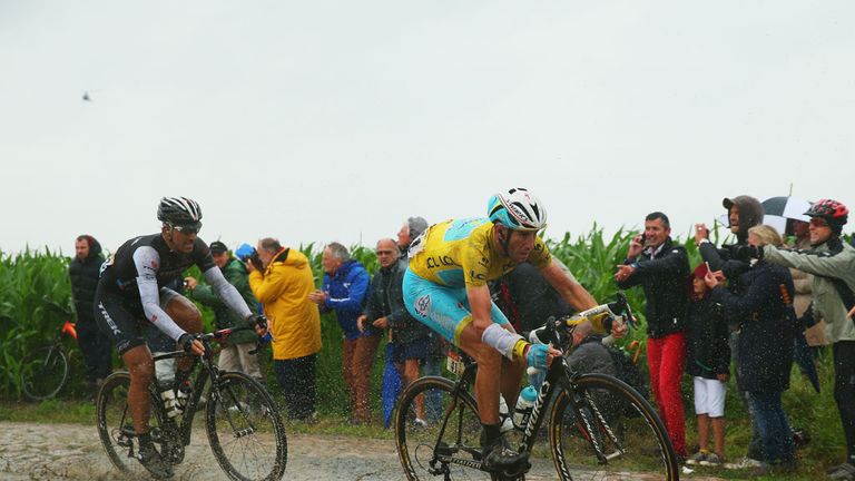 Nibali surprisingly dropped Fabian Cancellara on the cobbles