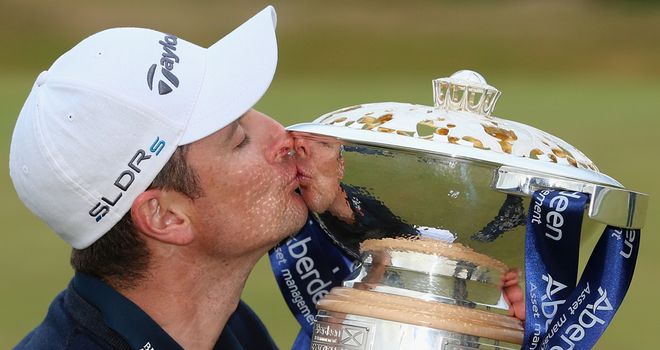 Justin Rose kisses the Scottish Open trophy
