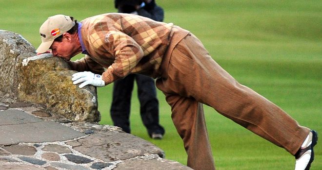 Tom Watson: Kisses the Swilcan Bridge in The 2010 Open