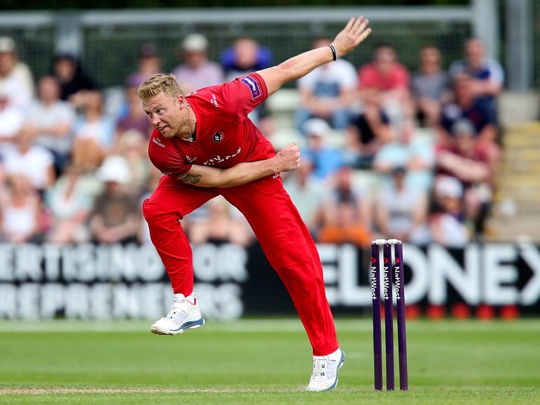 Andrew Flintoff: Two wickets on his Lancashire return
