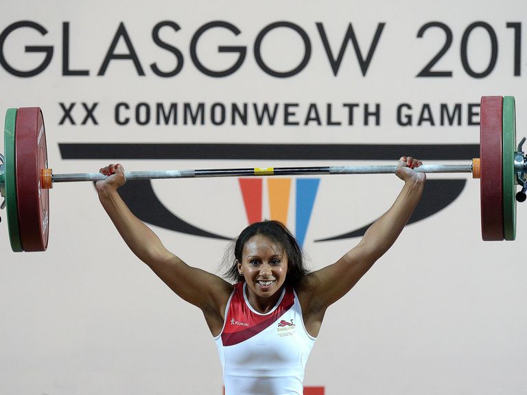 England's Zoe Smith lifts 92kg in the snatch element