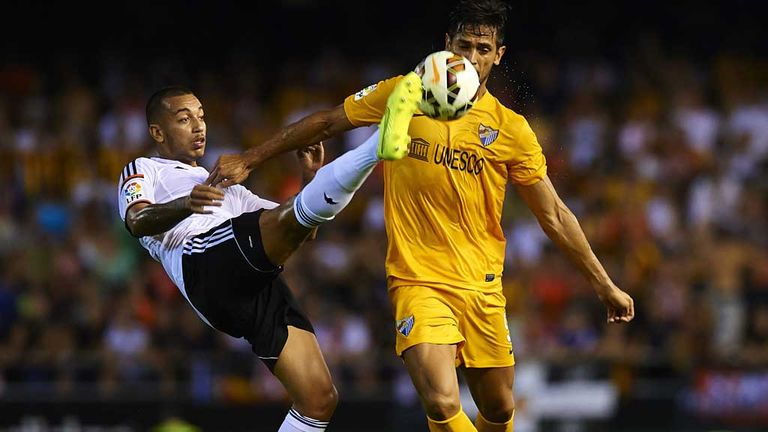 Ruben Vezo of Valencia competes for the ball with Roque Santa Cruz
