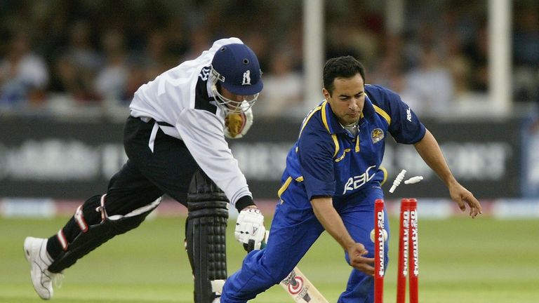Surrey skipper Adam Hollioake runs out Warwickshire's Neil Smith at the inaugural Finals Day