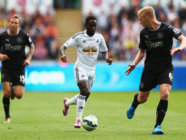 Nathan Dyer runs at Ben Mee