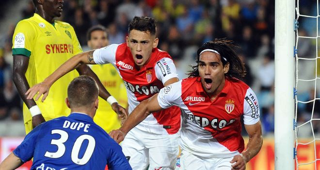 Radamel Falcao (r) celebrates after scoring Monaco's winner at Nantes
