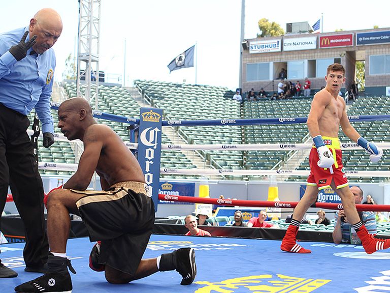 Luke Campbell on his way to victory inside two rounds