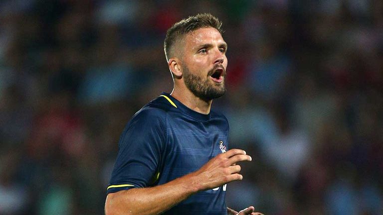 Jos Hooiveld: Norwich loan move