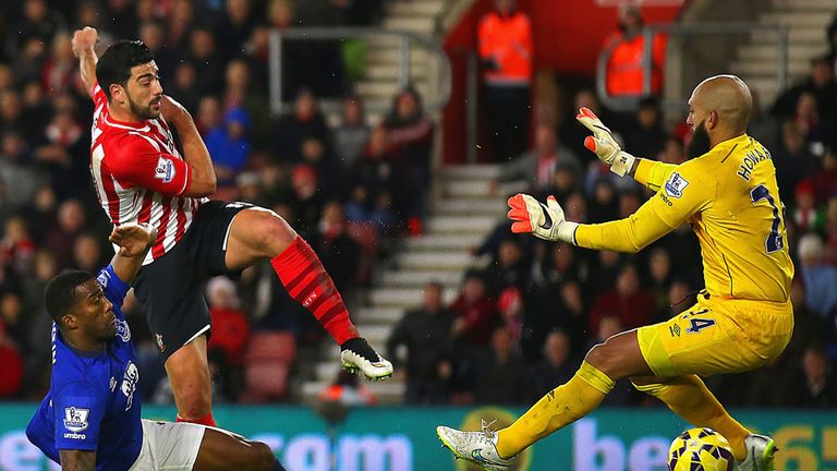 Graziano Pelle scores for Southampton in the reverse fixture against Everton