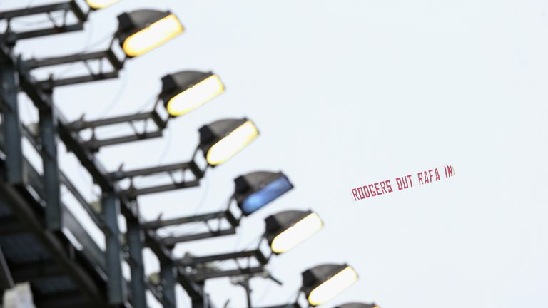 banner-liverpool-anfield-rodgers-out-raf