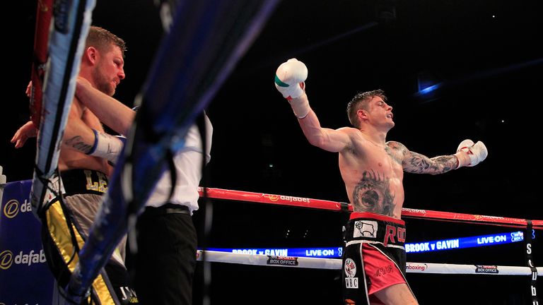 Ryan (R) hung in there in a thriller with Hibbert
