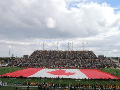 giant-canadian-flag-stadium-country_3299697.jpg