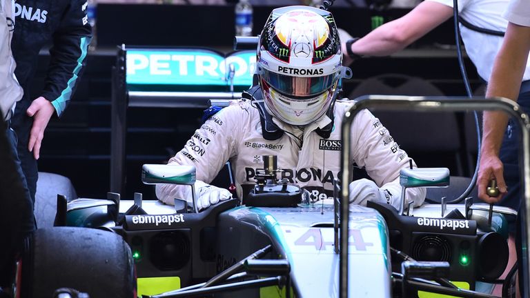 Lewis Hamilton retires from the Singapore GP, his first DNF since Belgium 2014