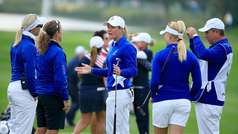 Suzann Pettersen (middle) talks to other members of the Europe team