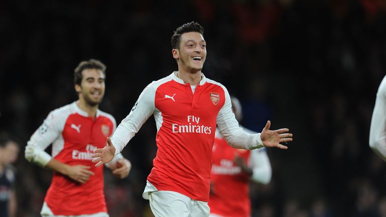 mesut-ozil-arsenal-goal-celebration_3380903.jpg