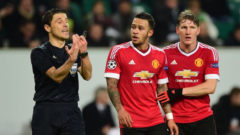 Memphis Depay and Bastian Schweinsteiger show their disappointment at Wolfsburg