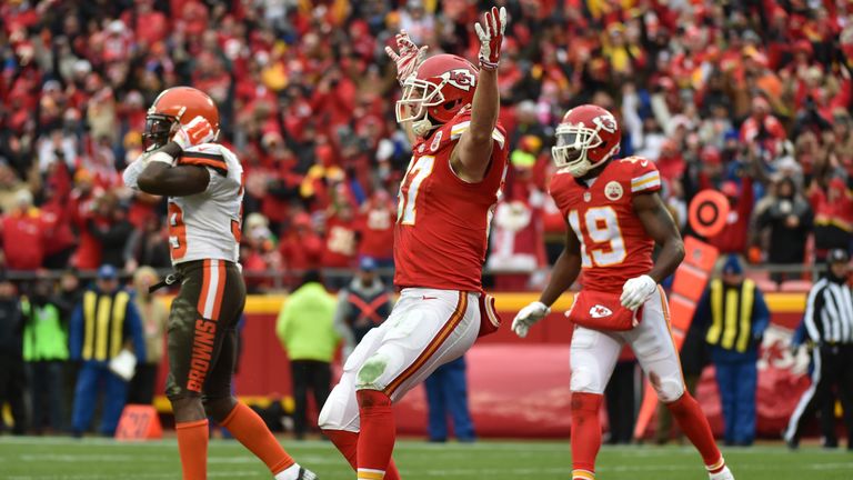 Travis Kelce scored a touchdown as the Chiefs won and wrapped up a play-off spot
