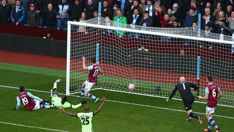Iheanacho (2nd L) hooks in his and City's opener from close range