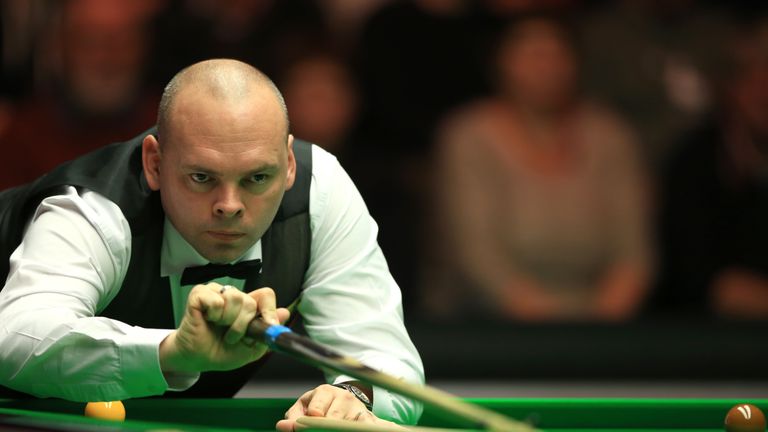 Stuart Bingham has booked a semi-final date with Ronnie O'Sullivan