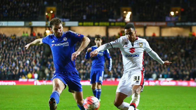 branislav-ivanovic-josh-murphy-mk-dons-chelsea_3409925.jpg