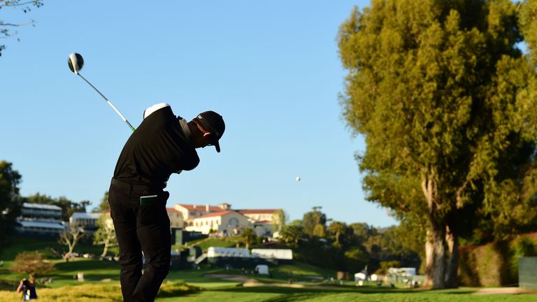 Scrambling Rory McIlroy two shots off Northern Trust Open lead