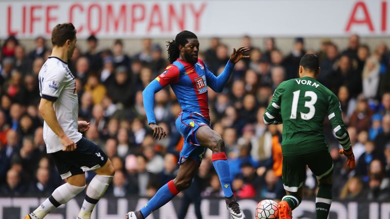 Emmanuel Adebayor goes past Michel Vorm but can't score against his former club