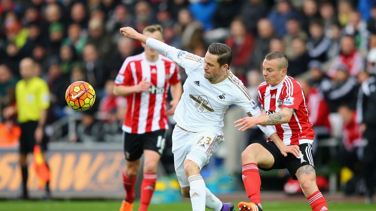 Gylfi Sigurdsson controls the ball under pressure from Jordy Clasie