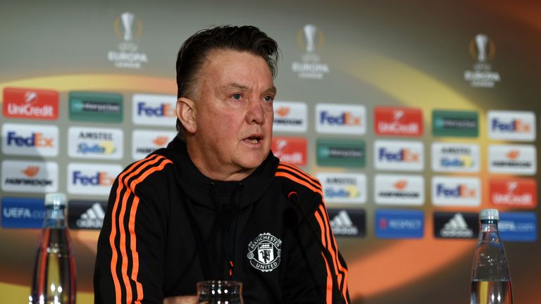 Van Gaal says his Manchester United players must ignore the criticism they receive