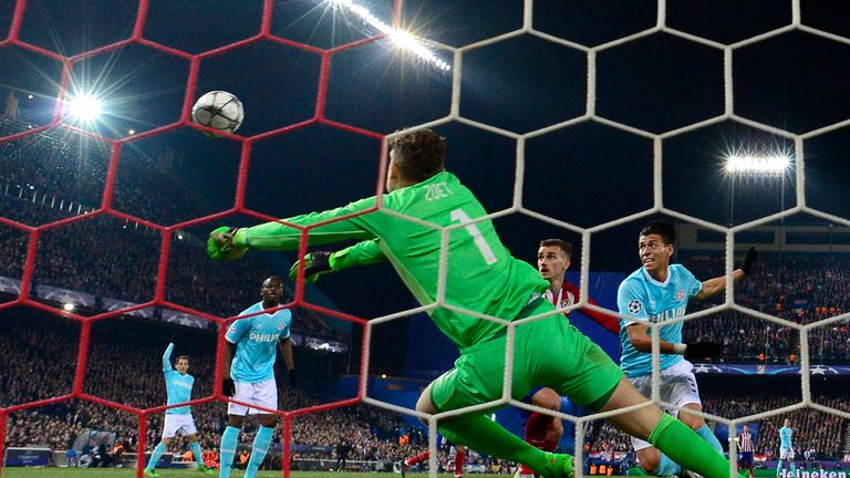 Jeroen Zoet gets across really well to deny Greizmann, whose effort was eventually flagged offside