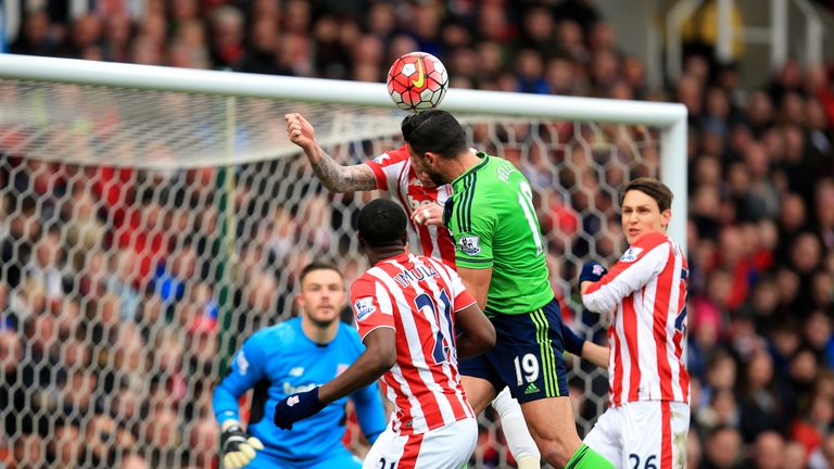 Pelle grabbed the first goal of the game from a corner