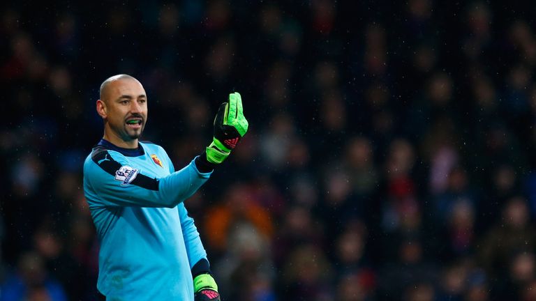 Watford goalkeeper Heurelho Gomes has signed a new deal