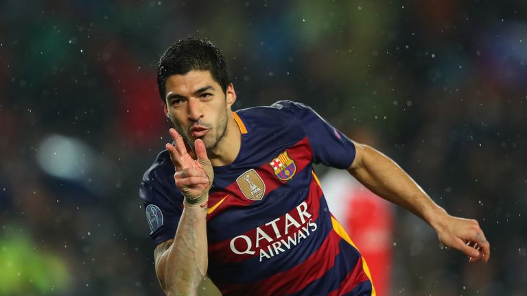 Suarez celebrates Barcelona's second goal
