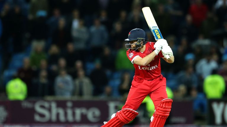 Stephen Parry's cameo with the bat helped Lancashire get the better of Derbyshire