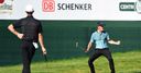 Peterson pips Pieters to title