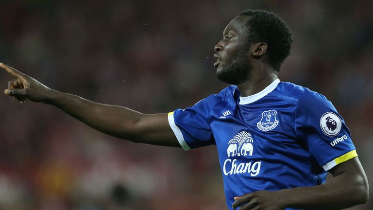 Lukaku's treble sends Everton up to third in the Premier League, behind Chelsea on goal difference