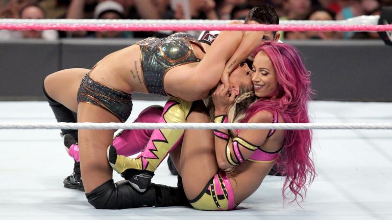 Banks beat Charlotte in the night's main event