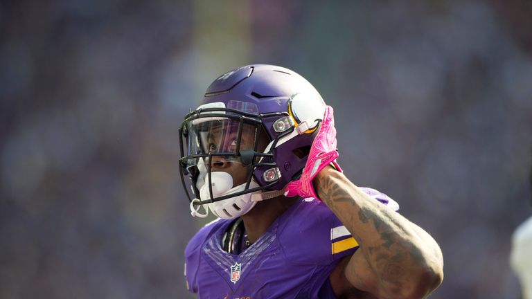 Jerick McKinnon celebrates a touchdown for the Minnesota Vikings